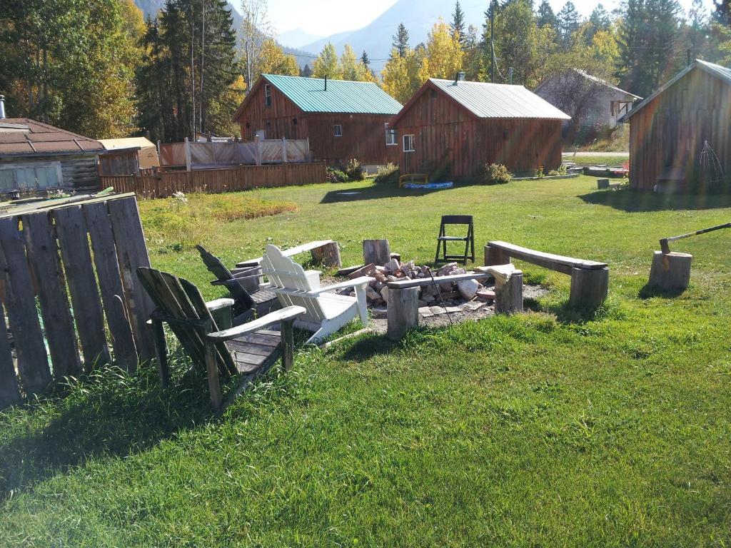 Hotel Steamboat Mountain Chalets Spillimacheen Exterior foto