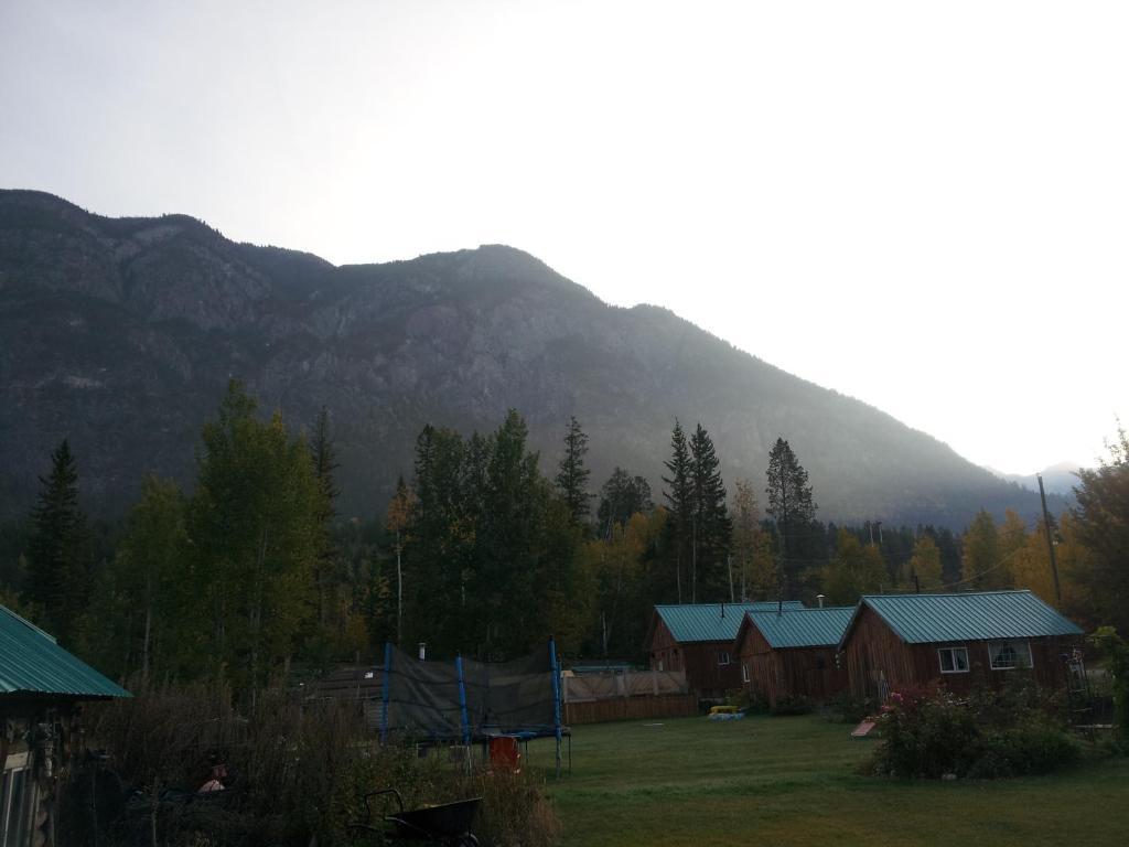 Hotel Steamboat Mountain Chalets Spillimacheen Exterior foto